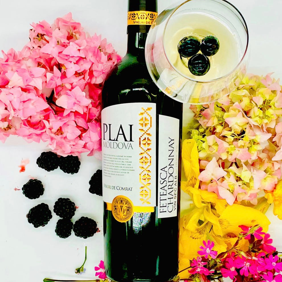 Feteasca Alba - Chardonnay. White dry wine.